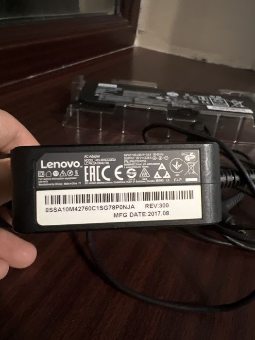 Продаю зарядку Lenovo