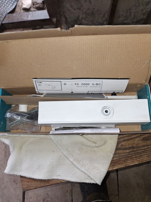 Продам доводчик двери