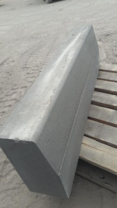 Поребрик, бордюр