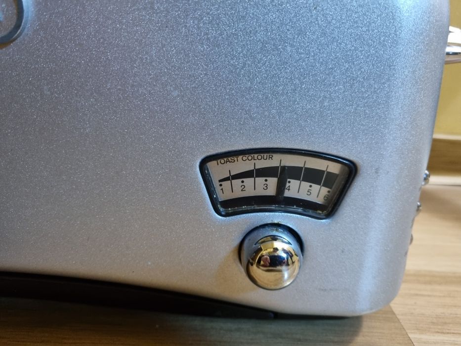 Prajitor paine DeLonghi