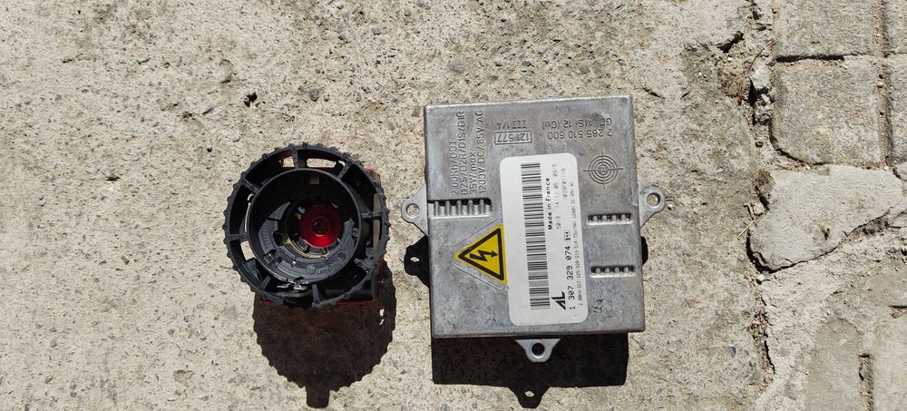 Продавам ксенонов фар БМВ Е83 на части