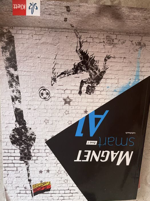 Продавам учебници