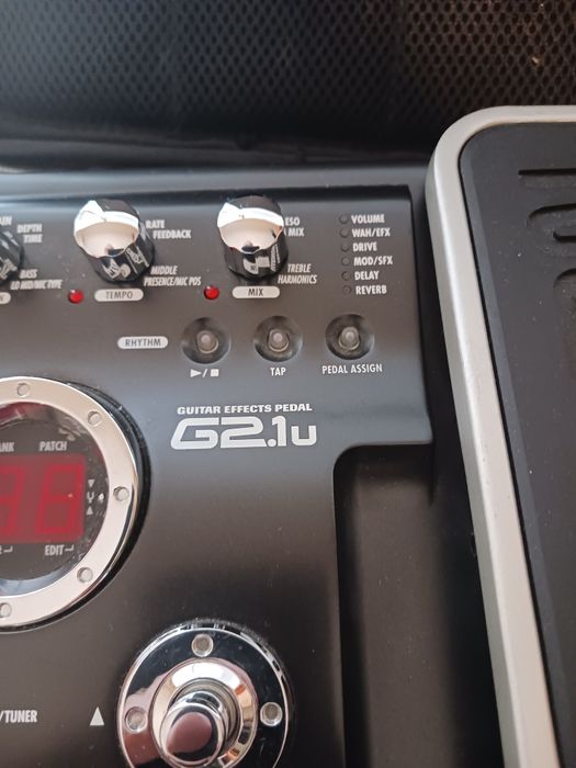Chitara electro acustica Eko cu pedala efecte Zoom