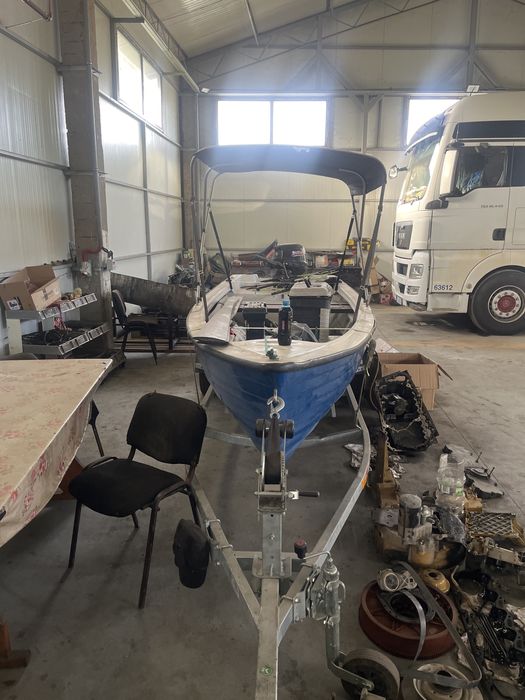 Barca fibromarine 5 m motor suzuki