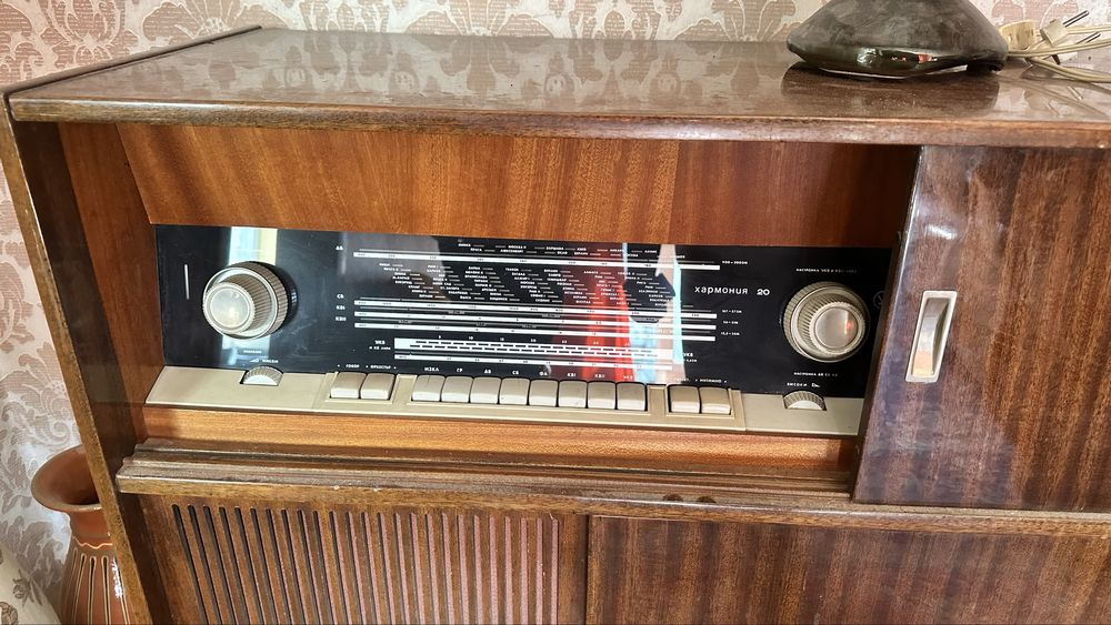 Ретро музикален шкаф “ Мелодия”