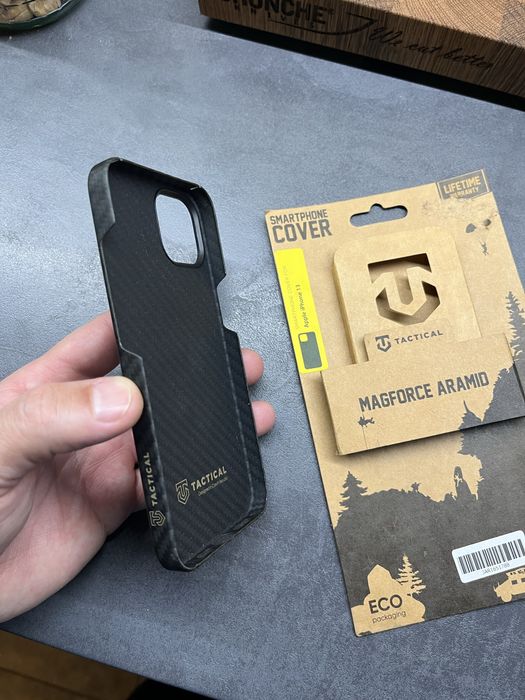 Карбонов кейс за Iphone13