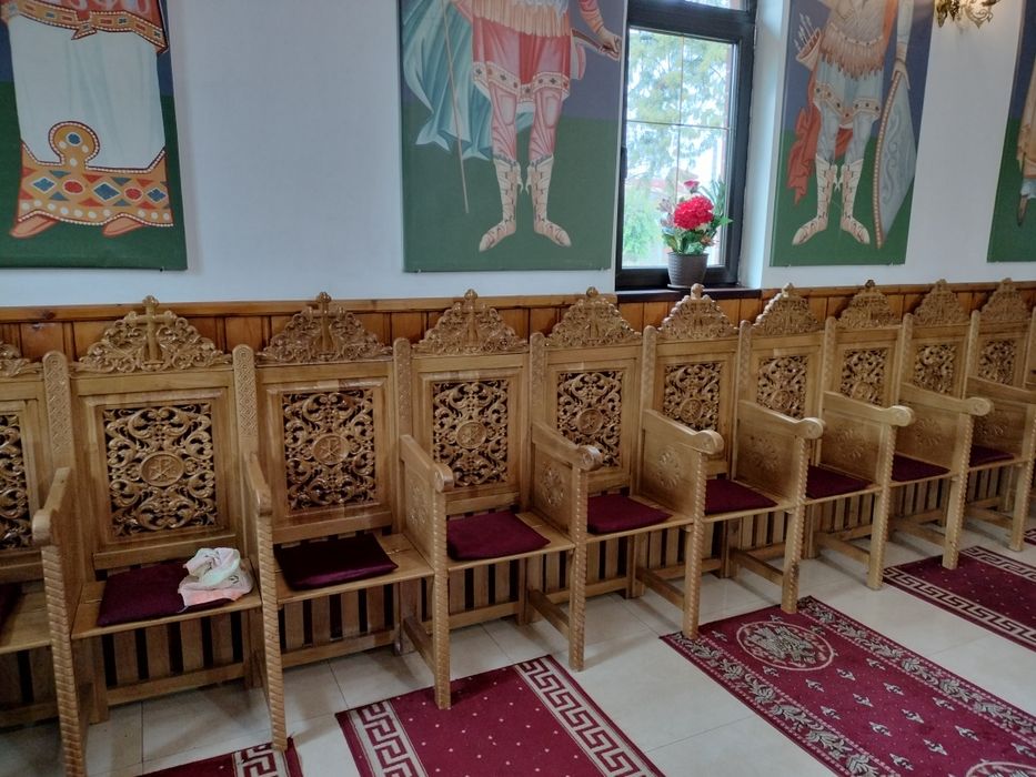 Străni enoriașii noi