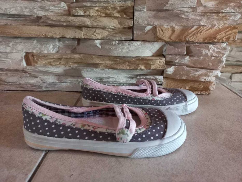 Новые  туфли  для  девочек  Angels