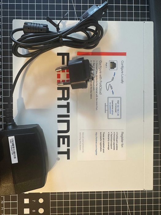 Router Firewall Fortinet Fortigate 80E / Fara servicii active