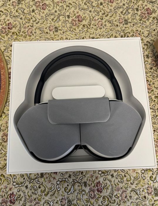 AirPods Max 1 version
