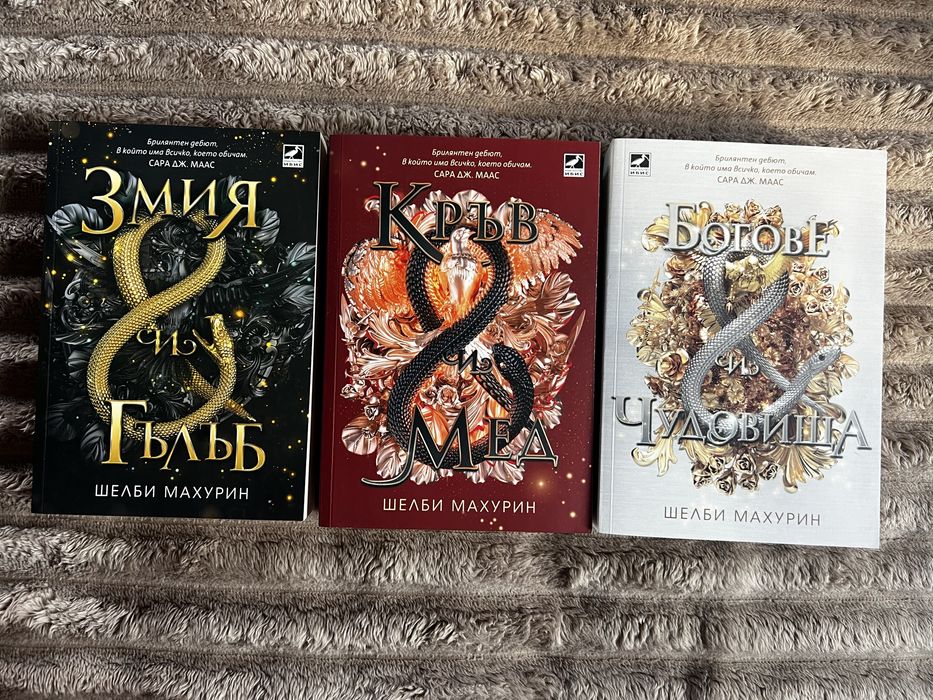 Поредици и самостоятелни книги