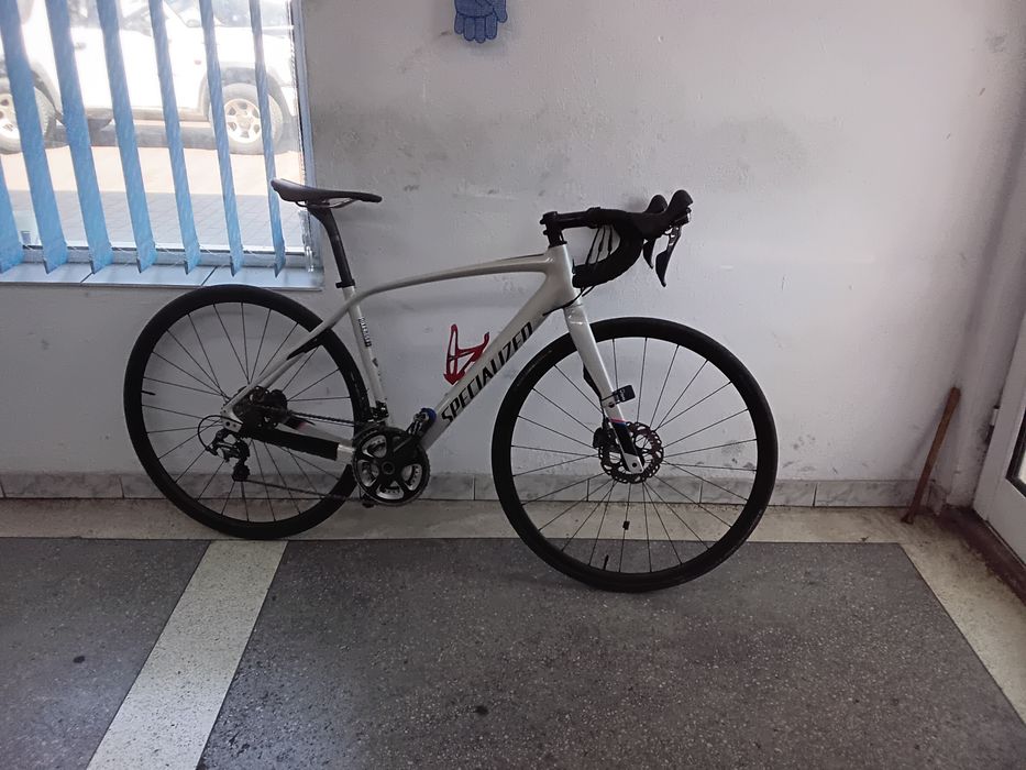 Vând bicicleta carbon Specialized