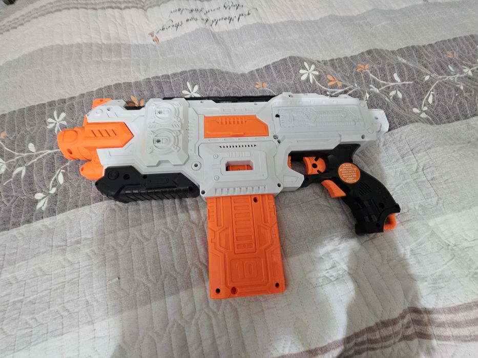 Продаю нерф хороший