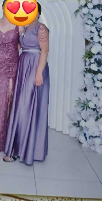Vand 2 rochii lungi de seara