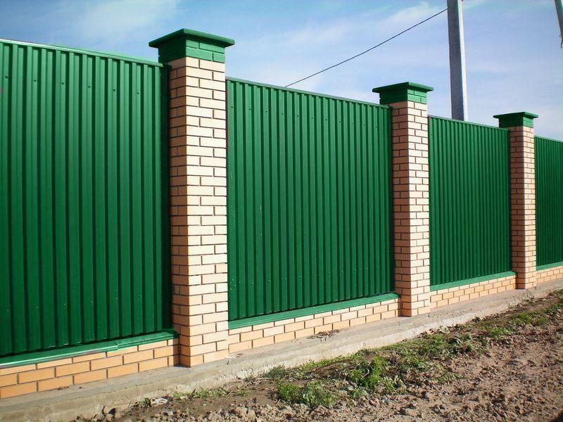 Garduri si porți stil jaluzea, sipca metalica, tabla cutata