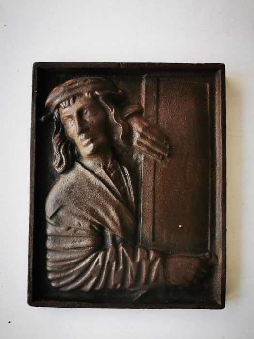 Vand decor metal gravat destul de gros circa 2kg si semnat