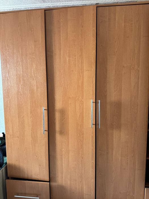 продаю шкаф срочно