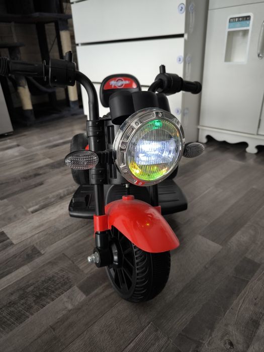 Vând motocicleta electrica cu 3 roti, pentru copii