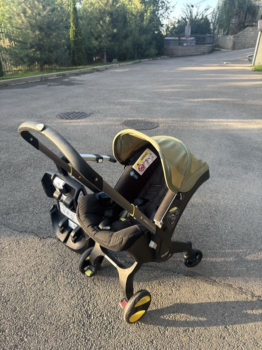 Автокресло-коляска Doona и база Isofix