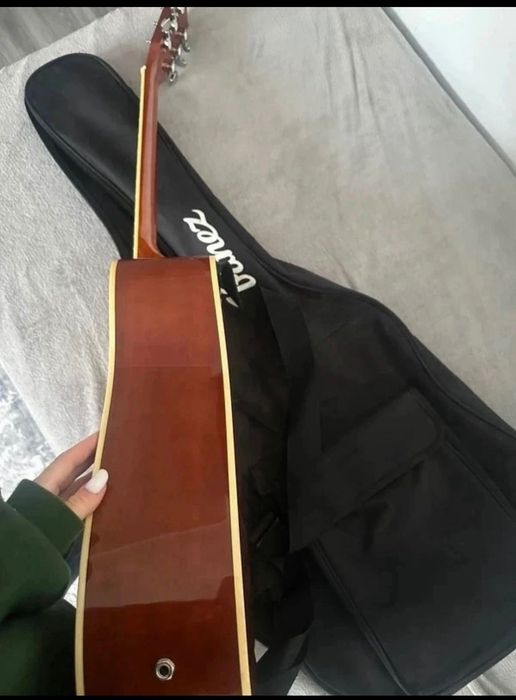 Chitară electro-acustica