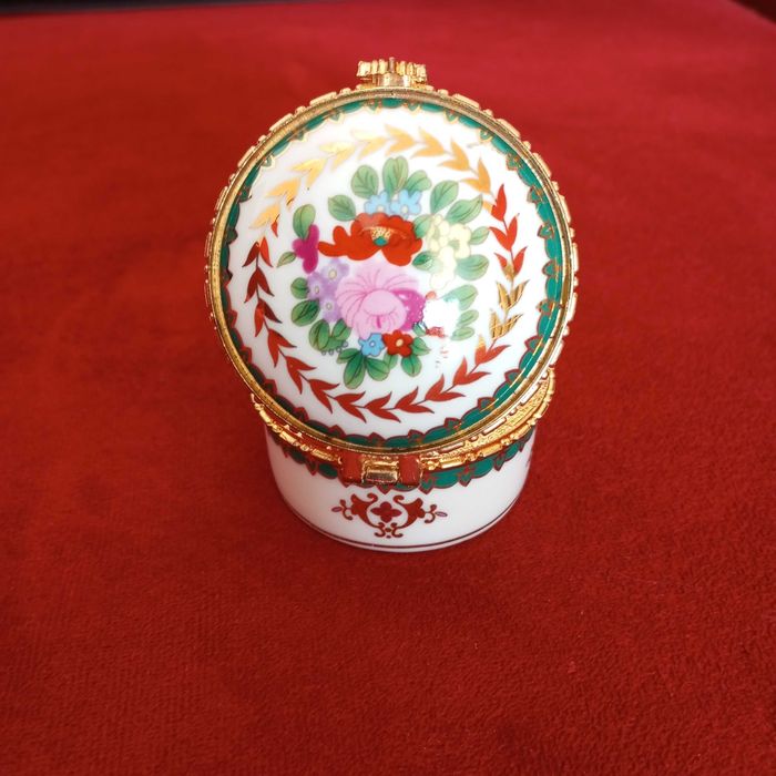 Керамична кутийка за бижута с обков