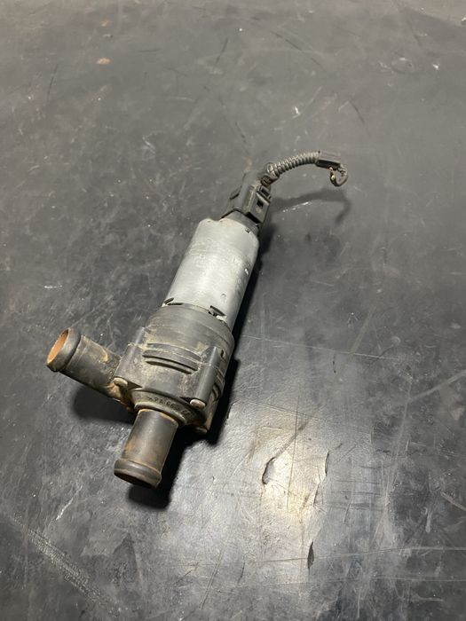 Pompa recirculare apa auxiliara Volkswagen Vw LT 2.5 TDI 1j0965561A