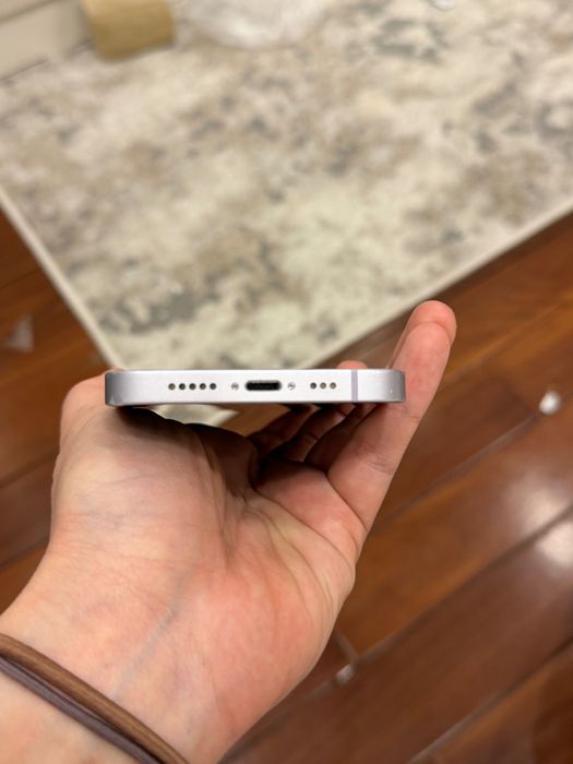 iPhone 14 в хорошем состоянии