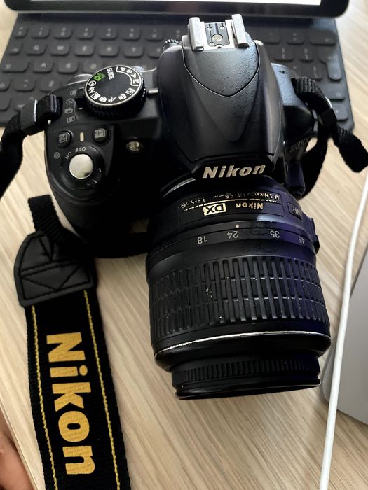 Nikon D3100 + 18-55mm camera compact