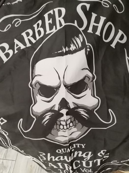 Pieptenii, accesorii si pelerine frizerie diverse modele