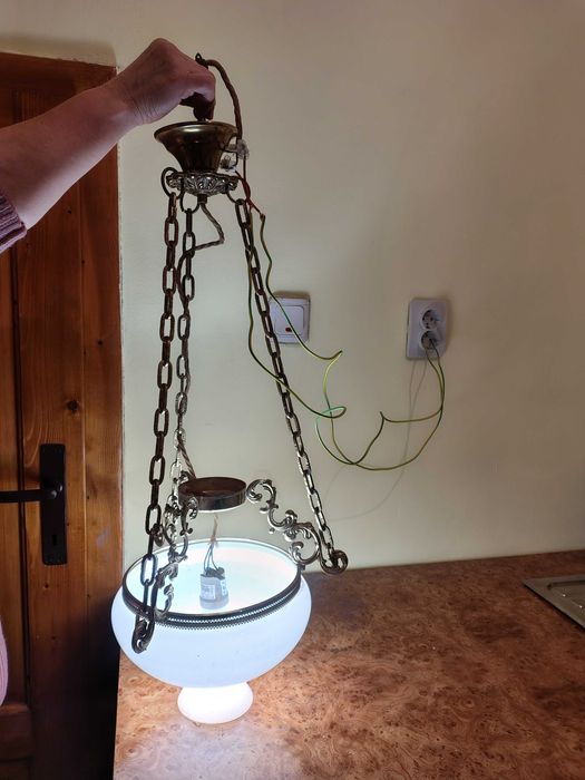 Vând lustra vintage