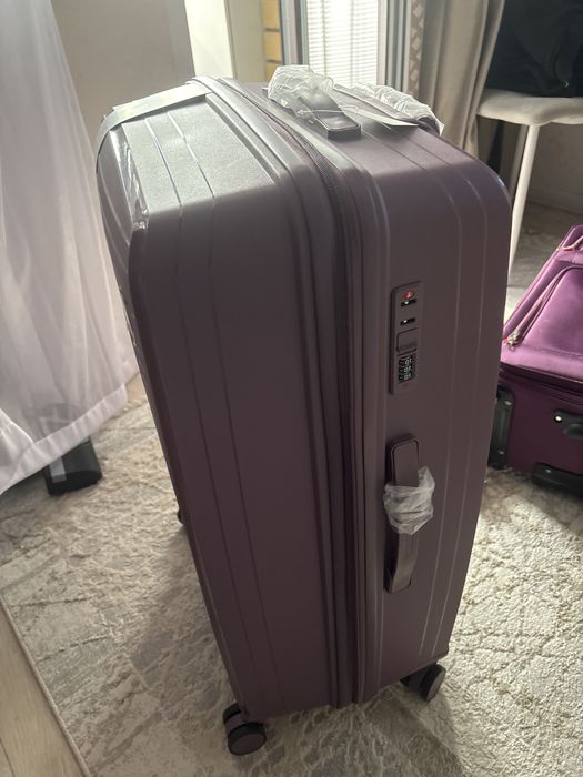 Чемодан с каробкой