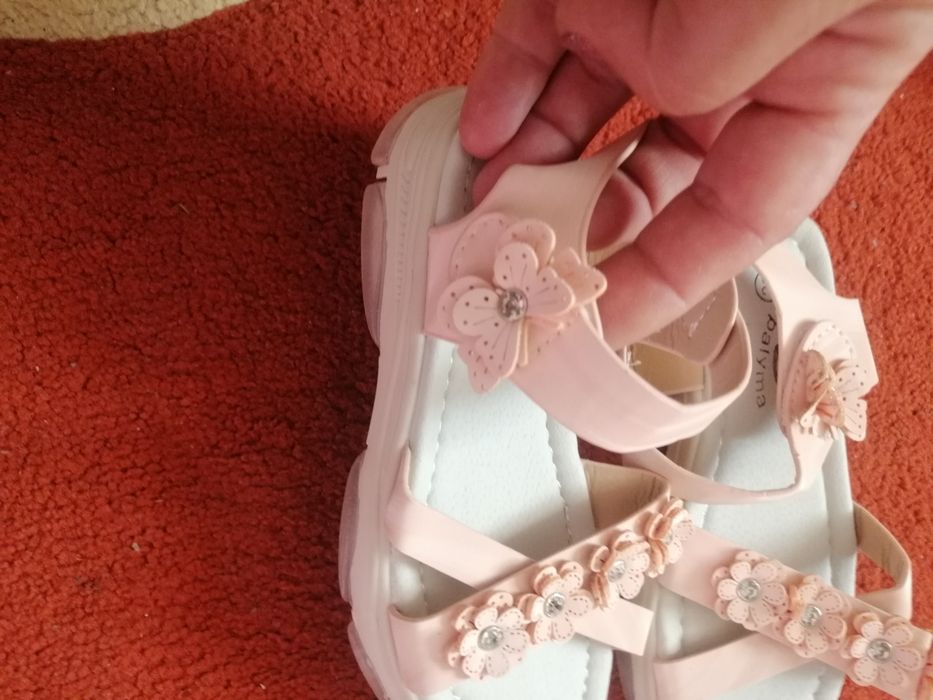 Vând sandalute fetite mărimea 29!!Noi cumpărate vara trecuta!