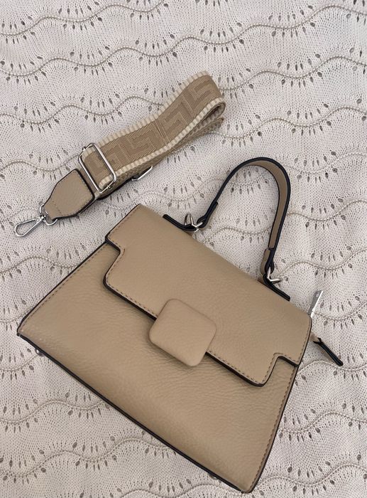 НОВА дамска чанта в актуален десен