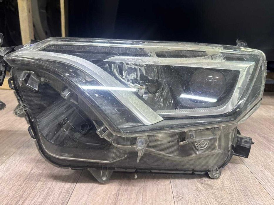 Фара на Toyota RAV 4