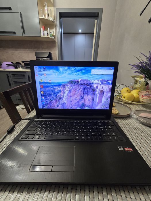 ноутбук lenovo..