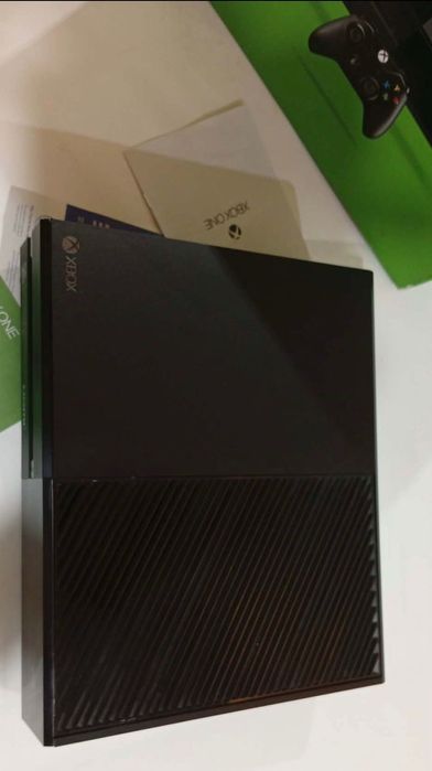Xbox One 1TB с кутия