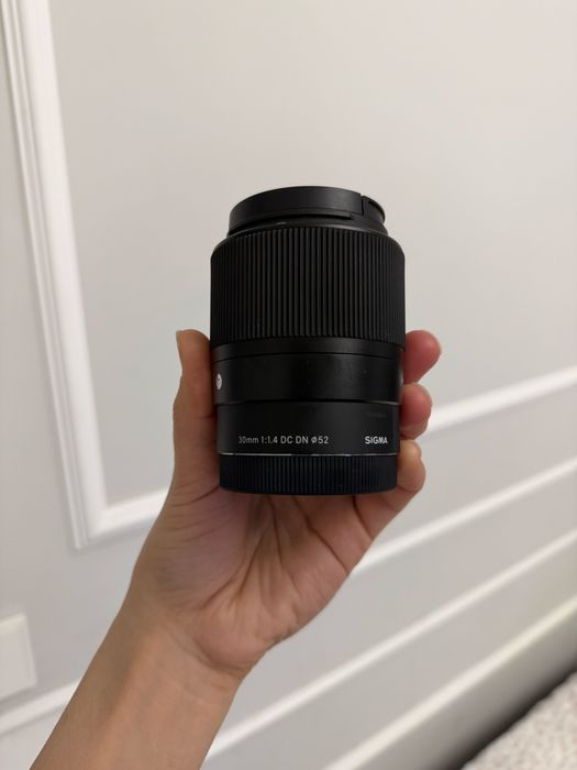 Объектив Sigma 30mm Sony E