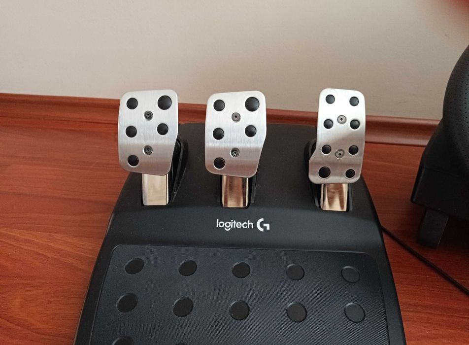 Продавам Logitech G29 супер запазена