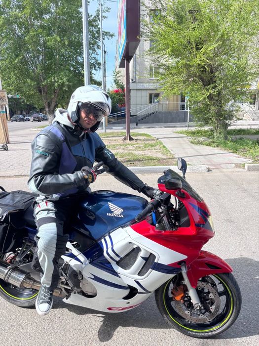 Продается мотоцикл Honda.