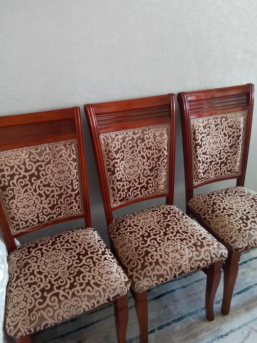 Стол и стулья продам