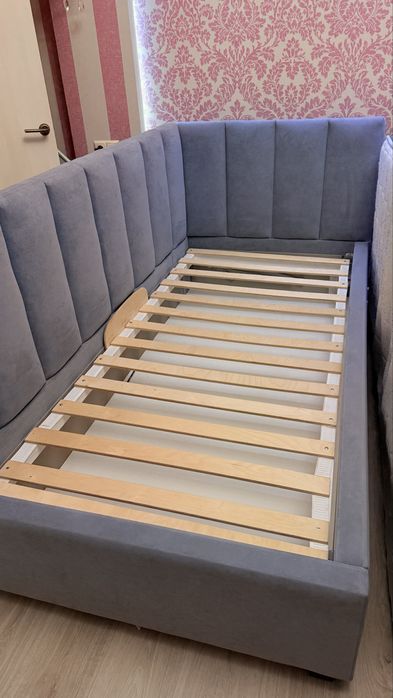 Продаю Кровати 2 штуки