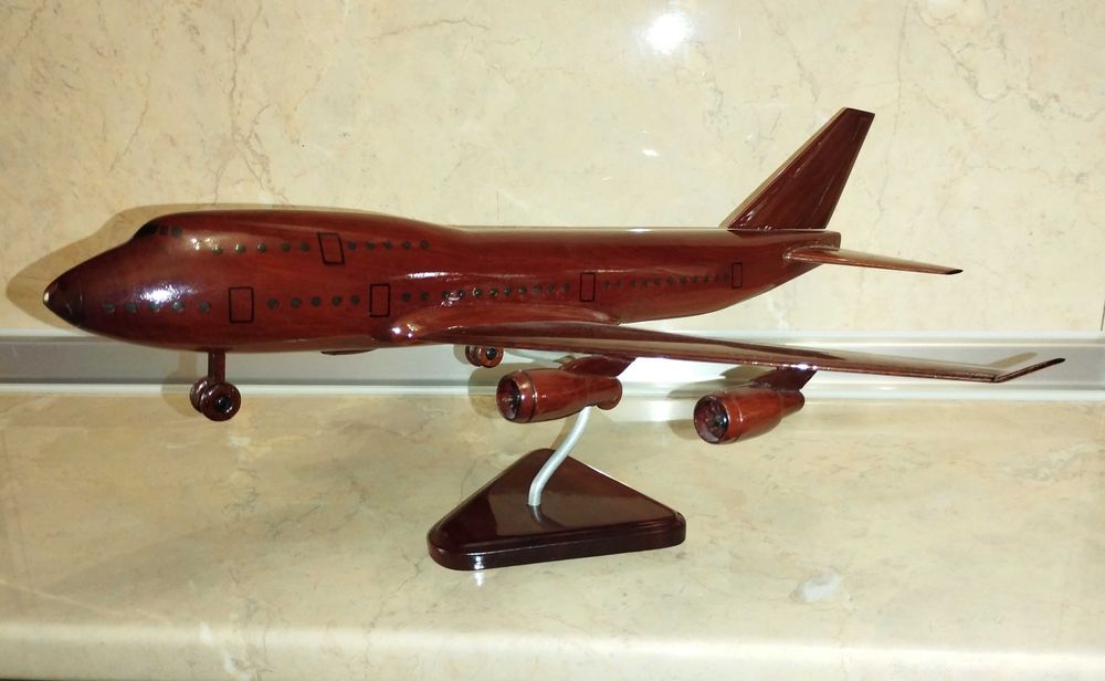 Boeing 747 - Ръчно изработен макет от махагон