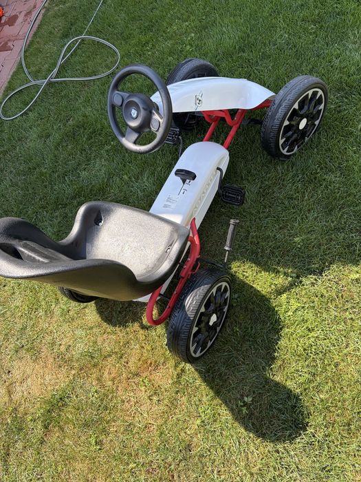 Kart cu pedale pentru copii