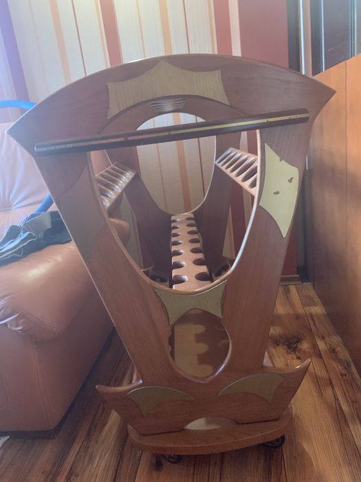 Масивна дървена поставка за вино