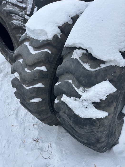 Шины на погрузчик 2 куб 17.5-25 состояние хорошее без проколов порезов