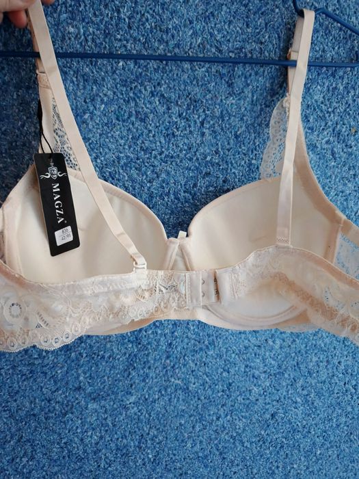 Бюстгальтер    90