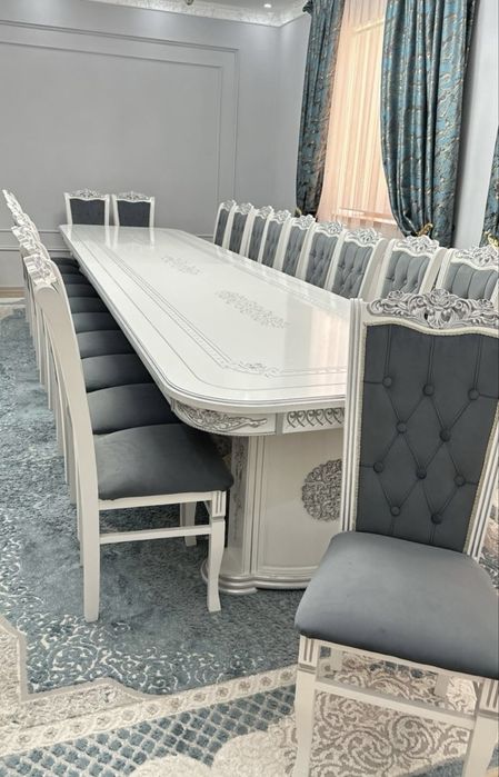 Стол 4 метра стулья 17 штук