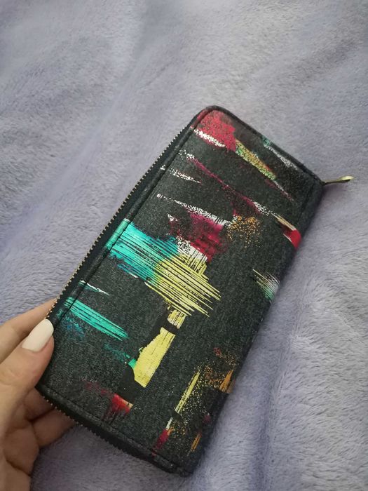 Компактно дамско портмоне с цип