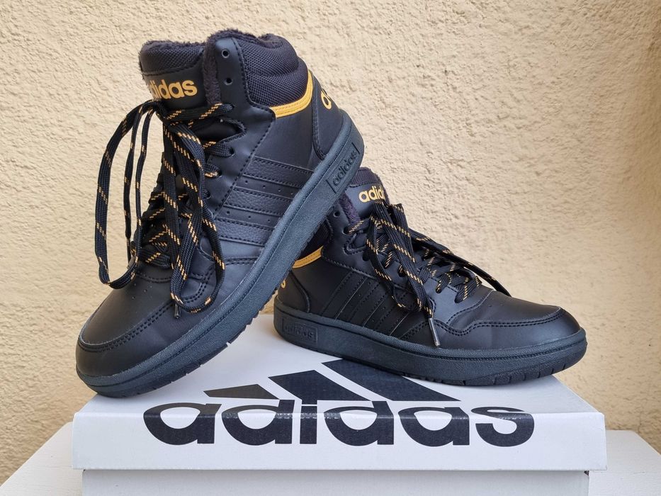 Ghete bocanci Adidas marimea 36, imblaniti