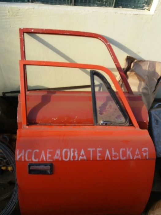 переднюю дверь на Москвич 412